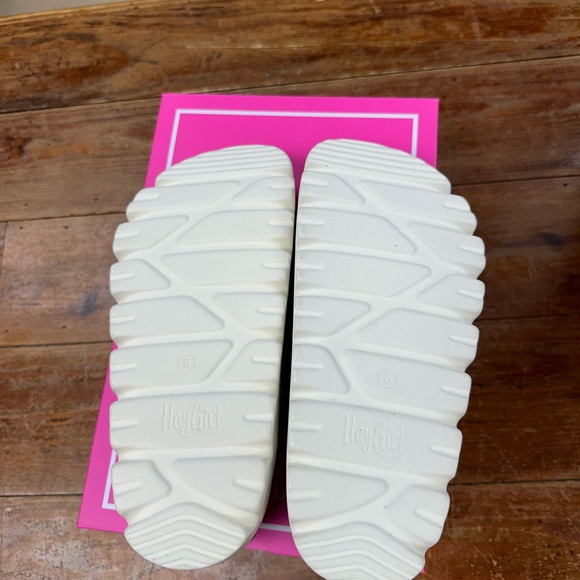 NIB/NWT Cream Macrame Sandals by Corkys - Picture 6 of 6